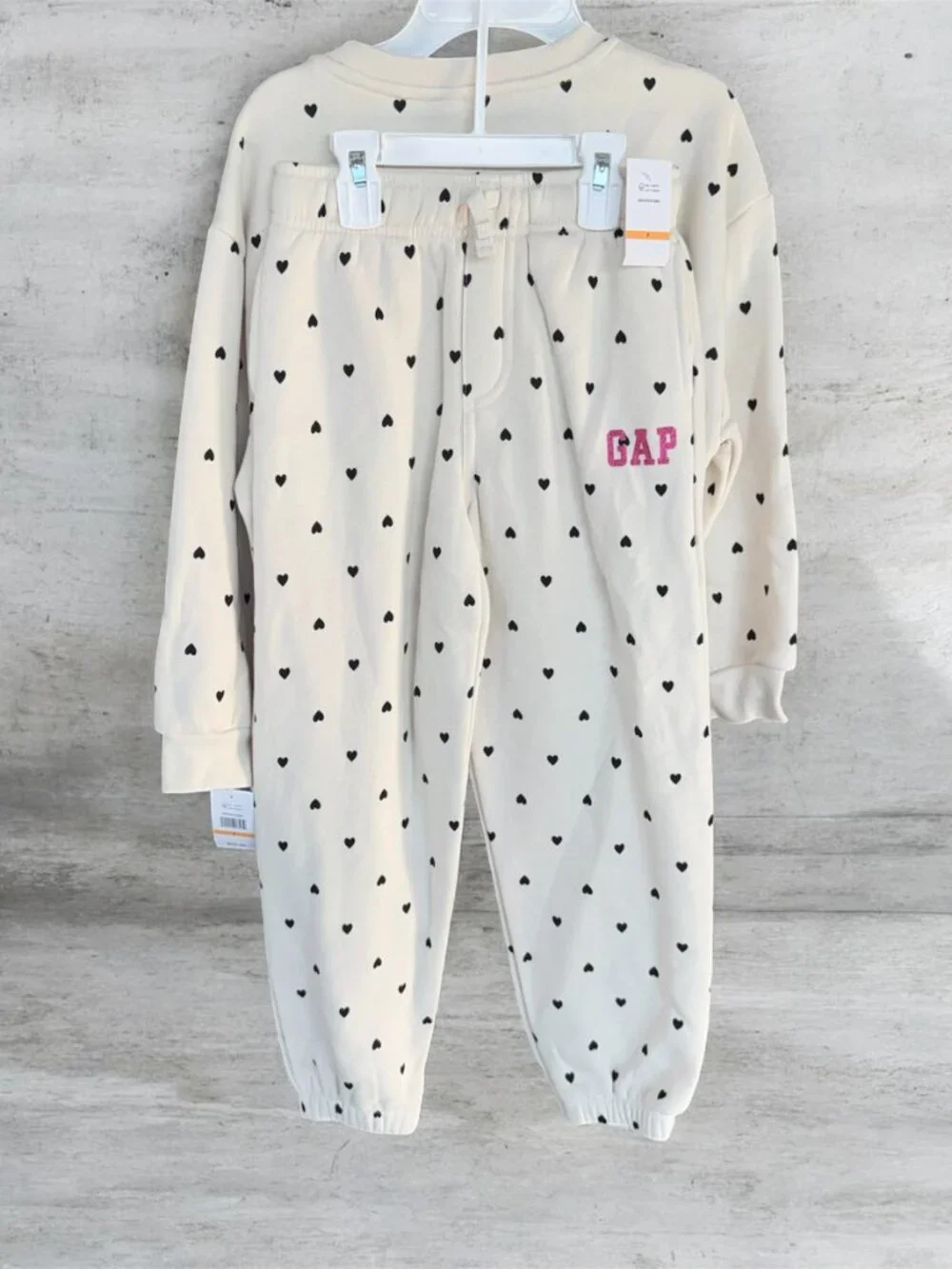 GAP Kids Sweatshirt + Jogger Sweatpants Heart Set Girls 7 Ivory Pink Black NWT